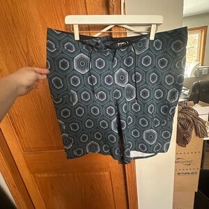 NWOT! Volcom Men's Blue Geometric Pattern Shorts